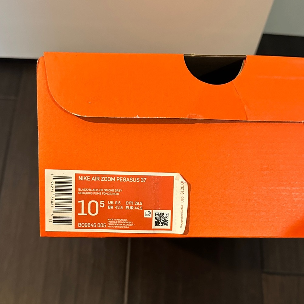 Nike Men's Black Athletic Shoes - Picture 6 of 6